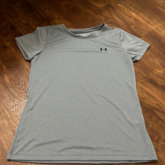 under armor shirt - Picture 1 of 2